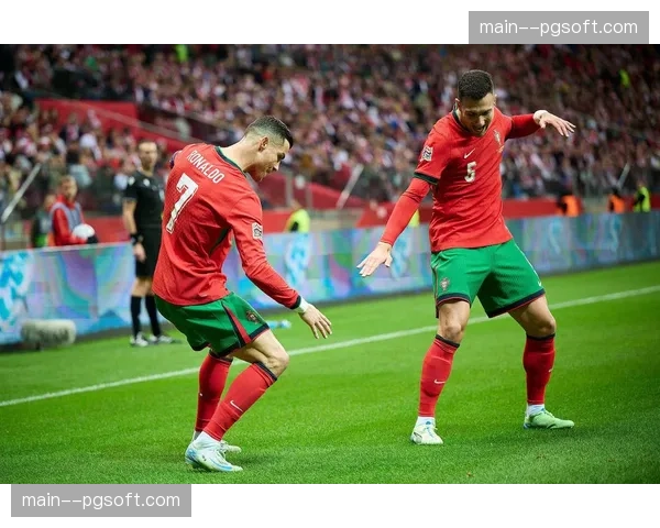 莱奥弧顶外精准挑射破门，圣西罗瞬间沸腾