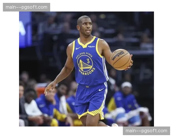 特写：为应对密集赛程，勇士老将克里斯-保罗的赛前理疗与恢复流程。